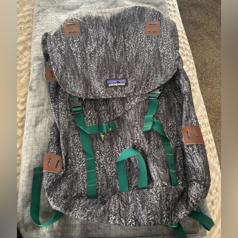 Patagonia Gray Knit Backpack with Green Straps